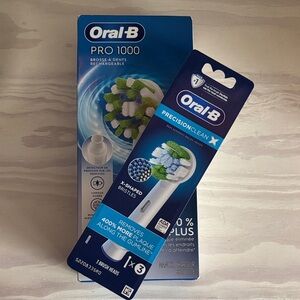 NEW IN SEALED BOXES Oral-B Pro 1000 Electric Toothbrush‎  & 3 Replacement Heads